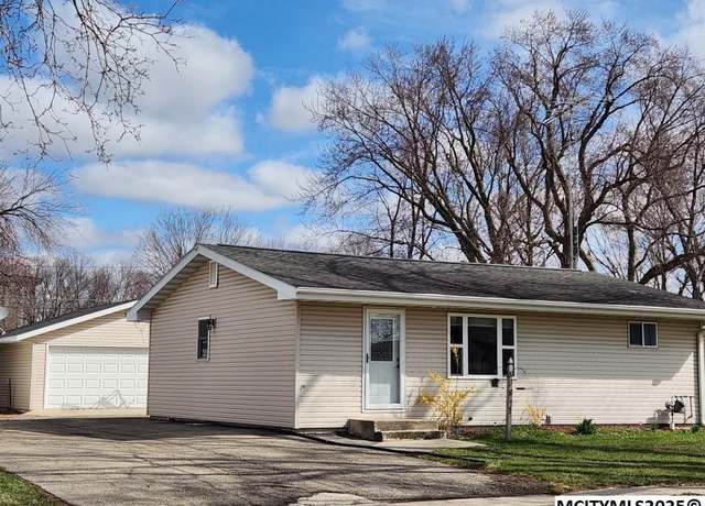 Property at 914 15th St SE, Mason City, IA 50401, 3 beds, 1 bath