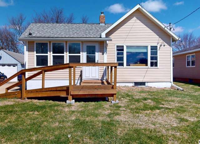 Property at 1116 1st St NE, Mason City, IA 50401, 2 beds, 1.25 baths