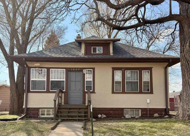 Property at 1420 S Pennsylvania Ave Ave, Mason City, IA 50401, 5 beds, 1.5 baths