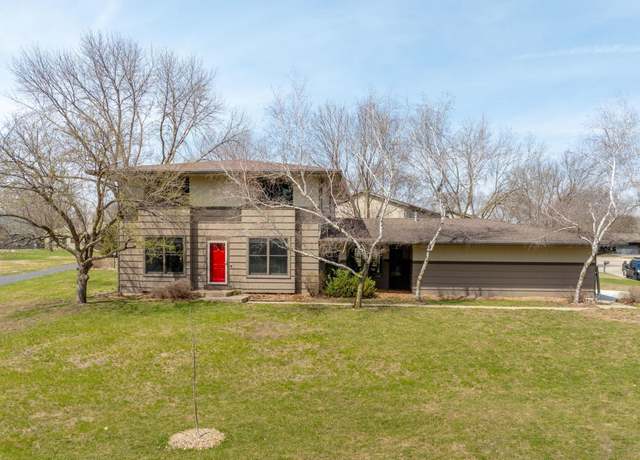 Property at 1 Hackberry Rd, Mason City, IA 50401, 4 beds, 3.25 baths