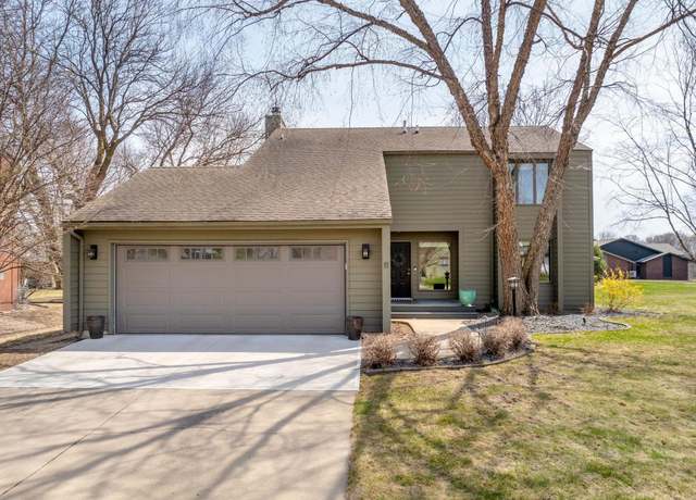 Property at 11 Boulder Rd Rd, Mason City, IA 50401, 4 beds, 2.5 baths
