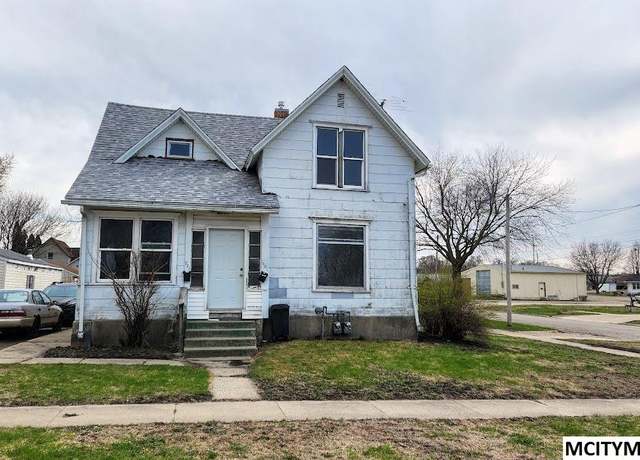Property at 231-233 8th SE, Mason City, IA 50401, 4 beds, 2 baths