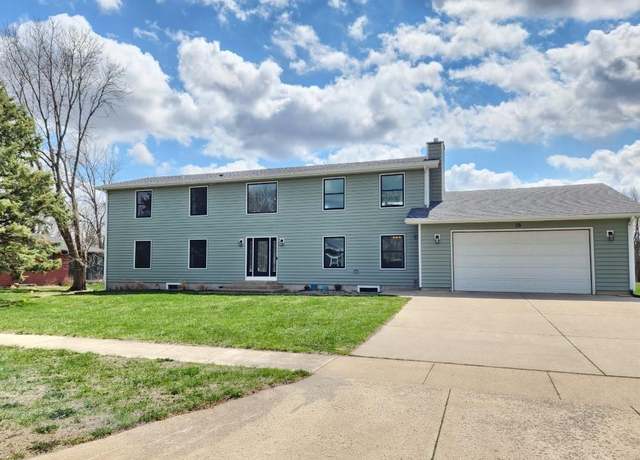 Property at 35 N Yorktown Pike Pike, Mason City, IA 50401, 5 beds, 4.25 baths