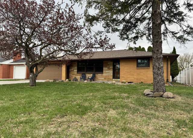 Property at 331 Meadow Lane Ln, Mason City, IA 50401, 2 beds, 1.5 baths