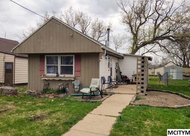 Property at 428 29th St SW, Mason City, IA 50401, 1 bed, 1 bath