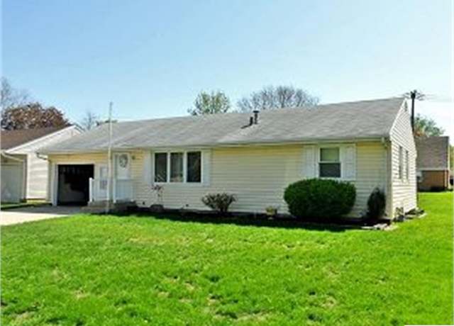 Property at 2211 S Madison Ave, Mason City, IA 50401, 2 beds, 1.5 baths
