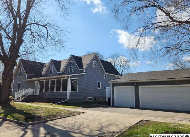 Property at 400 N 5th St St, Clear Lake, IA 50428, 4 beds, 3 baths