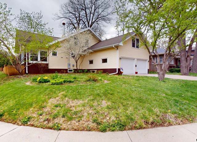 Property at 20 S Crescent Dr Dr, Mason City, IA 50401, 4 beds, 2 baths