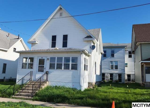 Property at 210 1st St SW, Mason City, IA 50401, 2 beds, 1 bath