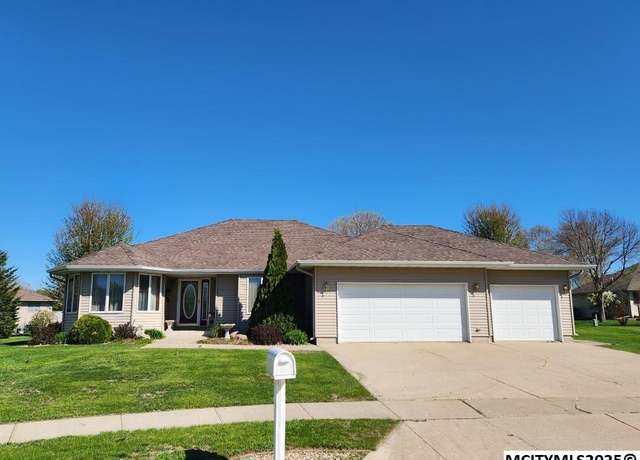 Property at 1112 Sapphire Ct Ct, Mason City, IA 50401, 4 beds, 3 baths