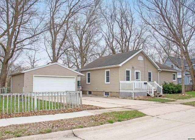 Property at 805 S Polk Ave Ave, Mason City, IA 50401, 2 beds, 1 bath