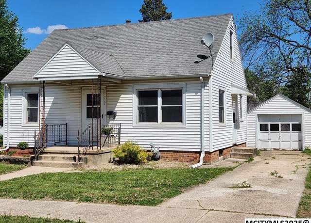 Property at 722 3rd St SW, Mason City, IA 50401, 3 beds, 1 bath