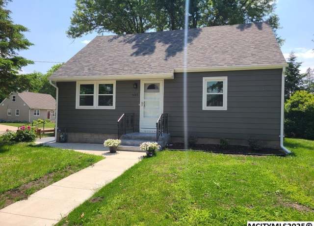 Property at 685 14th St NE, Mason City, IA 50401, 3 beds, 1 bath