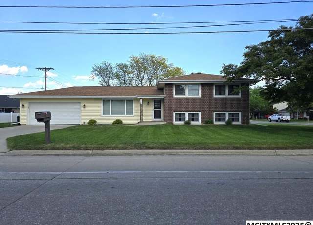 Property at 521 S Kentucky Ave, Mason City, IA 50401, 3 beds, 2 baths