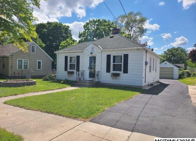 Property at 1424 N Hampshire Ave, Mason City, IA 50401, 3 beds, 1.75 baths