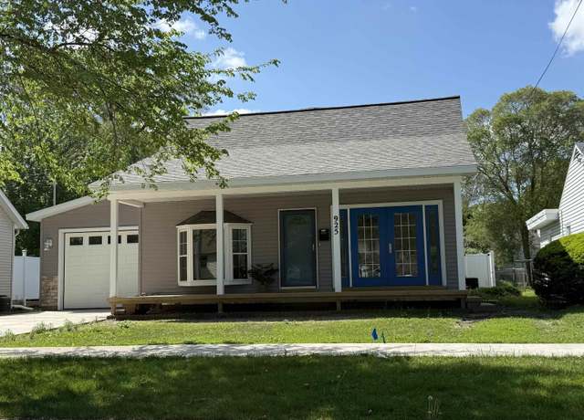 Property at 925 9th St NE, Mason City, IA 50401, 2 beds, 1.5 baths
