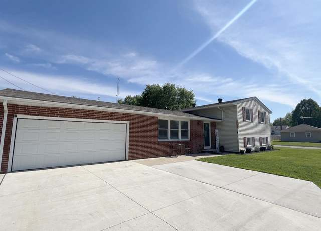 Property at 144 23rd St SW, Mason City, IA 50401, 3 beds, 1.75 baths