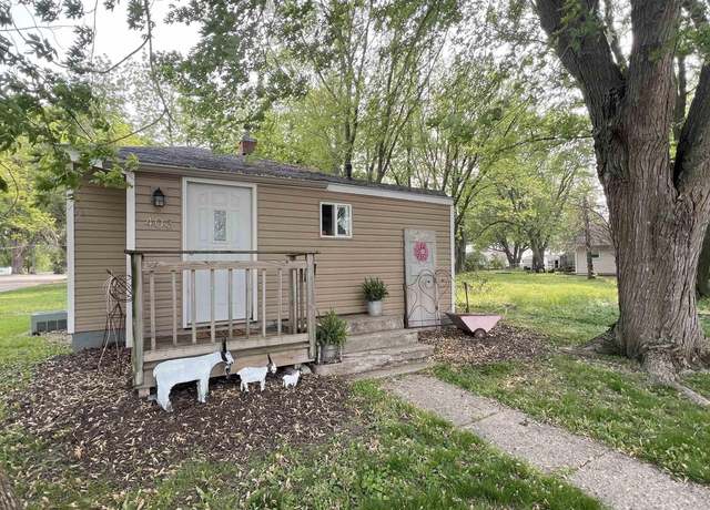 Property at 403 28th St SW, Mason City, IA 50401, 2 beds, 1 bath