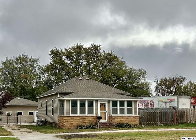 Property at 107 8th St St N, Northwood, IA 50459, 2 beds, 1 bath
