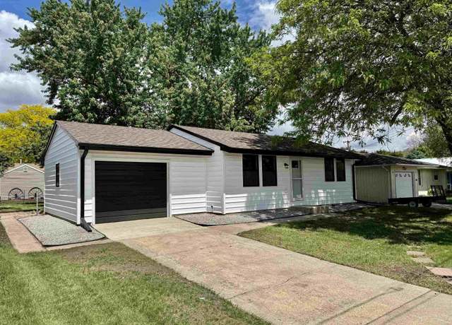 Property at 424 23rd St SW, Mason City, IA 50401, 3 beds, 1.75 baths