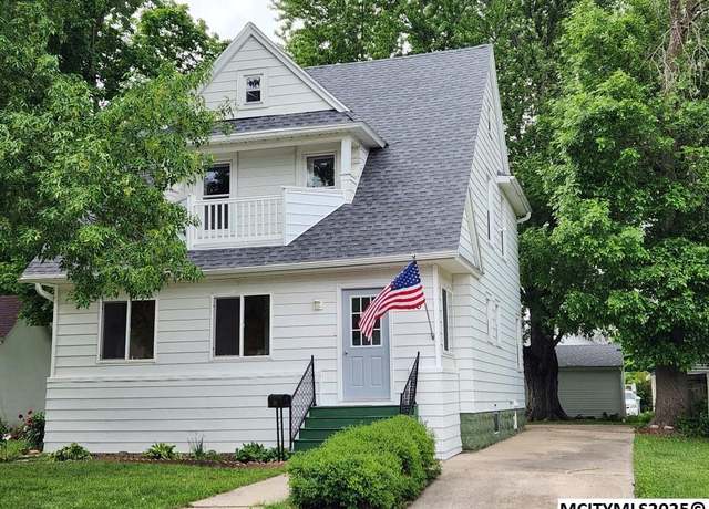 Property at 610 N Jefferson Ave, Mason City, IA 50401, 4 beds, 1.75 baths