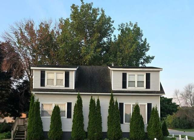 Property at 221 6th St SW, Mason City, IA 50601, 3 beds, 2 baths