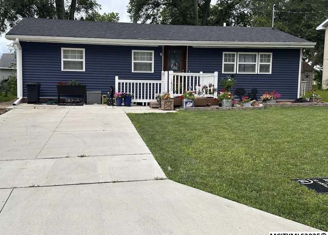 Property at 1820 S Coolidge Ave, Mason City, IA 50401, 2 beds, 1 bath