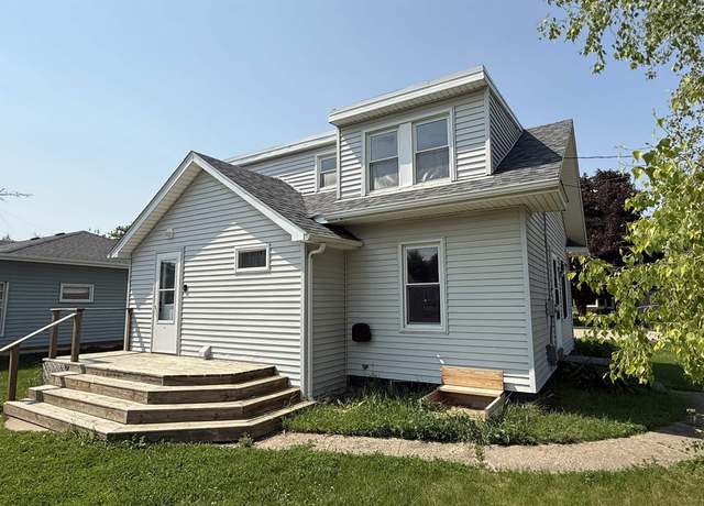 Property at 2302 S Madison Ave, Mason City, IA 50401, 2 beds, 1.75 baths