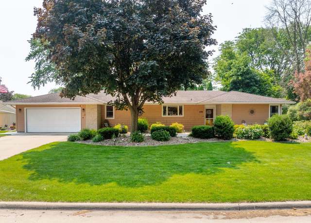 Property at 296 Willowbrook Dr Dr, Mason City, IA 50401, 2 beds, 2.5 baths