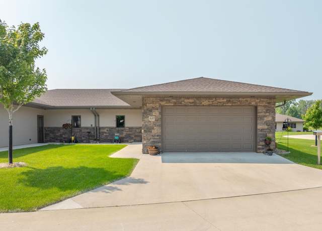 Property at 537 River Bend Ct Ct, Mason City, IA 50401, 2 beds, 2 baths