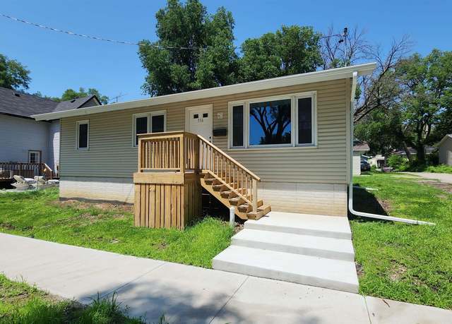 Property at 316 5th St St NW, Mason City, IA 50401, 3 beds, 1 bath