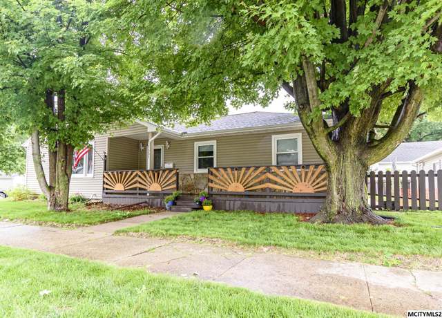 Property at 1551 N Rhode Island Is, Mason City, IA 50401, 3 beds, 1.75 baths