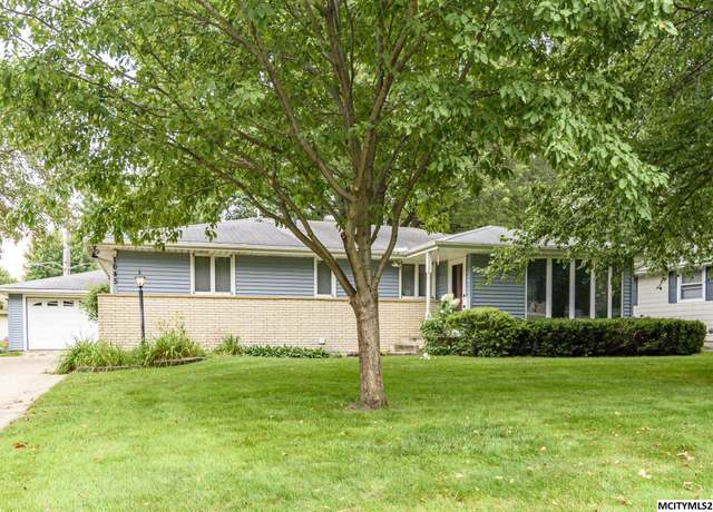 Property at 1645 7th Pl Pl SW, Mason City, IA 50401, 4 beds, 2.25 baths