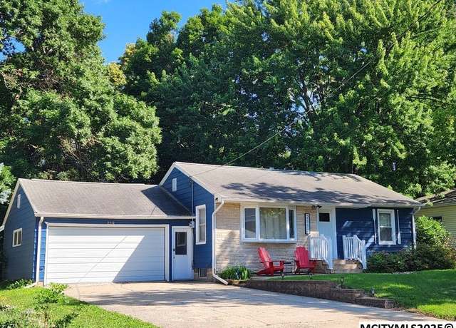 Property at 2112 S Lakeview Dr Dr, Clear Lake, IA 50428, 2 beds, 1 bath