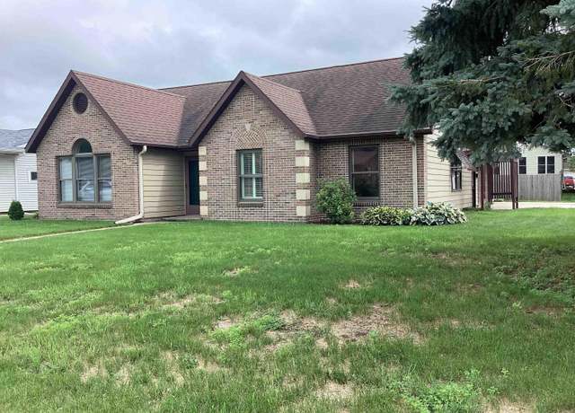 Property at 521 SW 24th PL Pl, Mason City, IA 50401, 3 beds, 2 baths