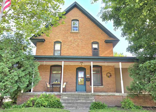 Property at 742 12th St NE, Mason City, IA 50401, 3 beds, 2.25 baths