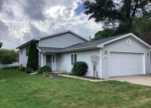 Property at 1516 S Hampshire Ave, Mason City, IA 50401, 3 beds, 2 baths