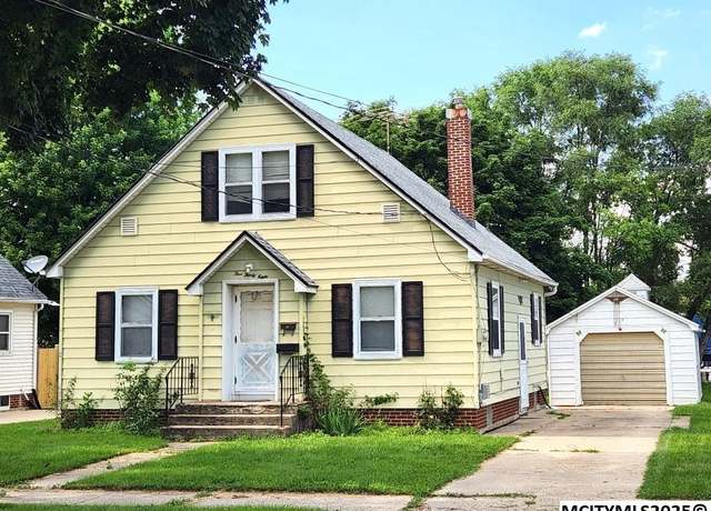 Property at 538 12th St SE, Mason City, IA 50401, 4 beds, 1.5 baths