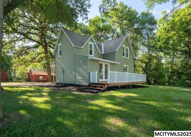 Property at 1320 S Lake St St, Lake Mills, IA 50450, 3 beds, 1.75 baths