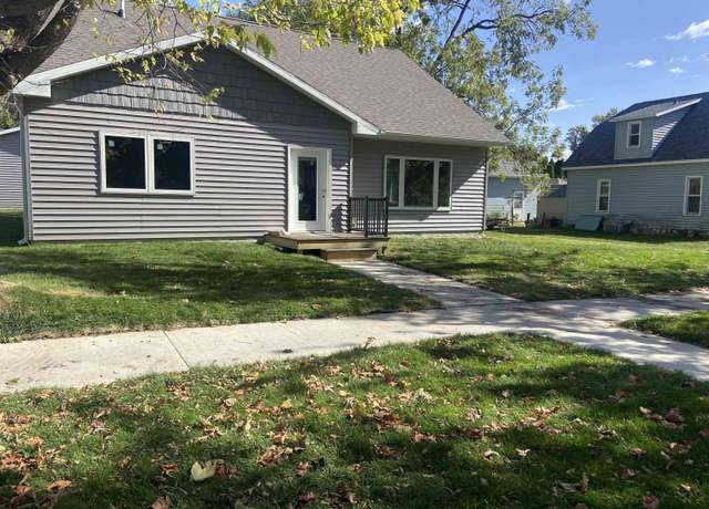 Property at 617 S Massachusetts Ave, Mason City, IA 50401, 3 beds, 1.75 baths
