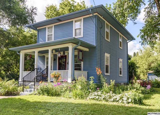 Property at 902 1st St SE, Mason City, IA 50401, 2 beds, 1 bath