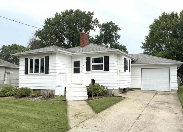 Property at 24 24th St SW, Mason City, IA 50401, 2 beds, 1.75 baths