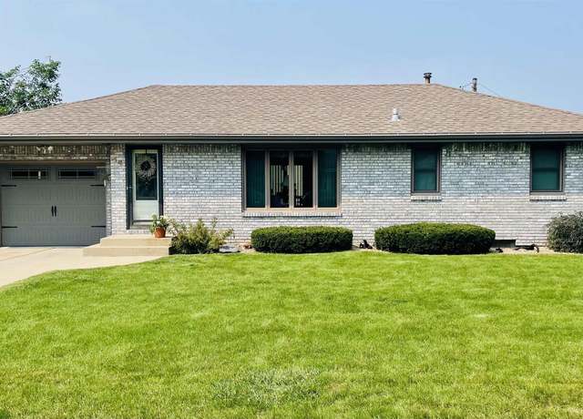 Property at 14 Sunny Circle Cir, Mason City, IA 50401, 3 beds, 1.75 baths