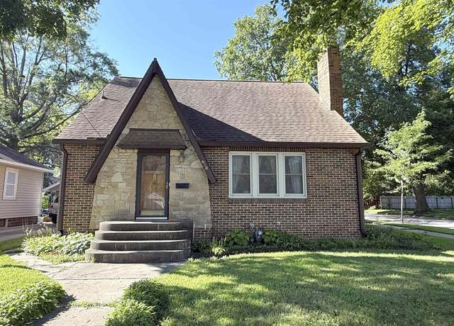 Property at 210 N Crescent Dr Dr, Mason City, IA 50401, 3 beds, 1.5 baths