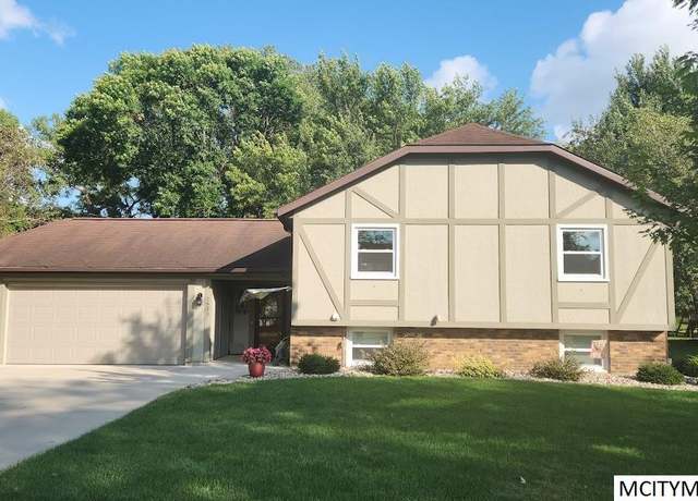 Property at 1815 Springview Dr Dr, Mason City, IA 50401, 3 beds, 2.75 baths