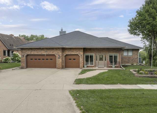 Property at 740 Briarstone Dr Dr, Mason City, IA 50401, 3 beds, 3.25 baths