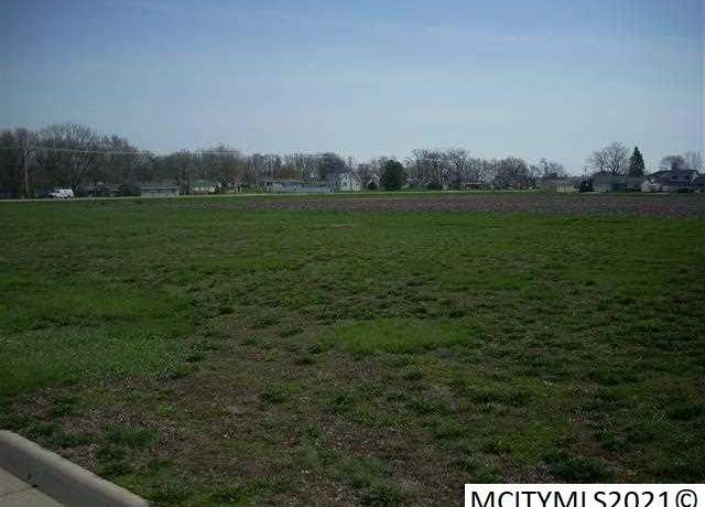 Property at 2033 Augusta Dr Dr, Mason City, IA 50401