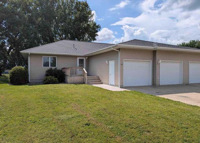 Property at 17 Plaza Dr Dr, Clear Lake, IA 50428, 2 beds, 2.75 baths