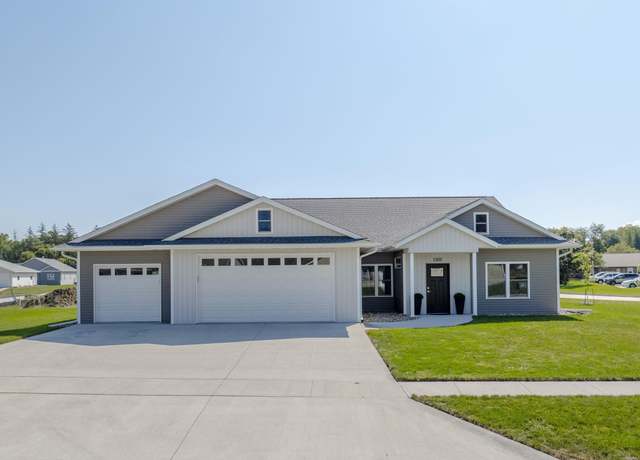 Property at 1400 Blake Dr Dr, Clear Lake, IA 50428, 3 beds, 3 baths