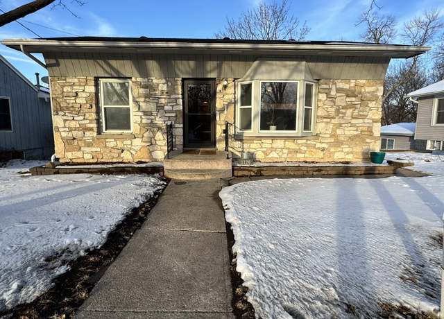 Property at 1126 Maple Dr Dr, Mason City, IA 50401, 2 beds, 1.75 baths